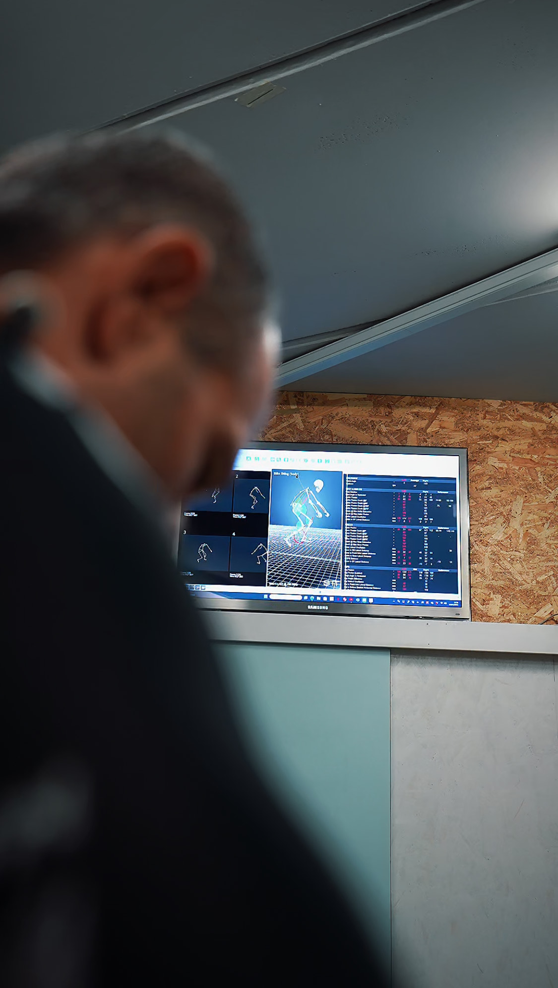Computer screen showing the 3D motion analysis of a cyclist, performed with the STT Systems 3DMA to evaluate their posture and performance.